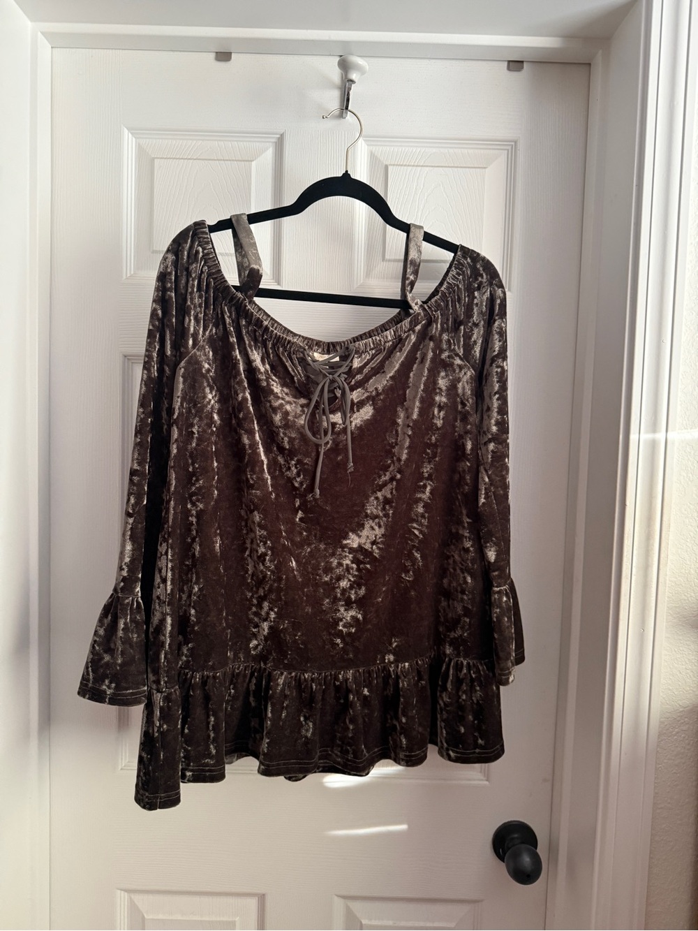 Oura Crushed Velvet Peasant Tunic in army green(It isn’t brown)
